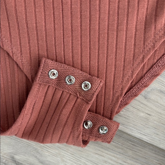 NWT Rust Ribbed Bodysuit - Picture 5 of 6